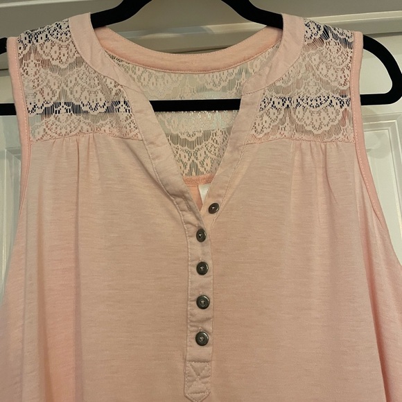 ⭐️No Boundaries Blush Pink Lace Detail Tank Top

⭐️ items - 5 for $20 - Picture 2 of 4